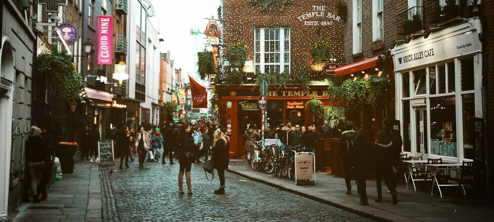 Temple Bar by Diogo Palhais