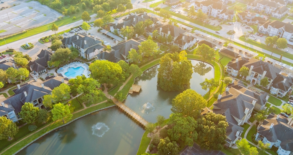 Upscale Neighbourhood and Water in Houston